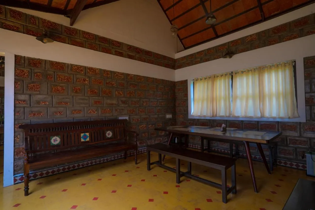 Ekantha Ala Murinjupuzha 0*,